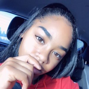 Meet your Posher, Emoni